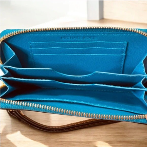 NEW Michael Kors Jet Set Striped Turquoise/ White Zip Around Wristlet NWOT - Picture 6 of 7
